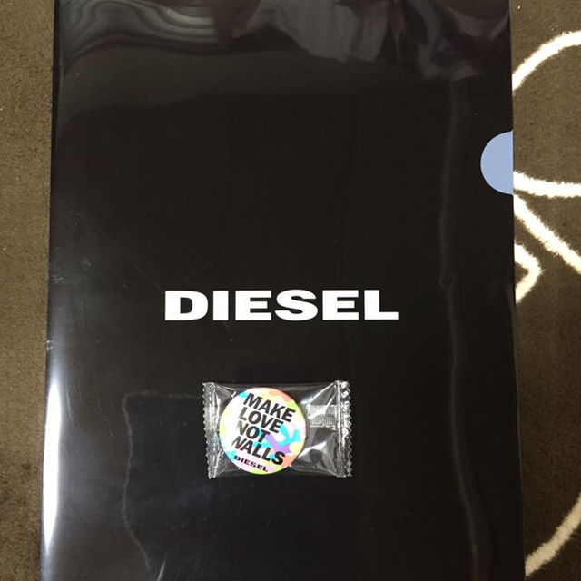 DIESEL(ディーゼル)のディーゼル♡ファイル&缶バッチセット〜♪ メンズのファッション小物(その他)の商品写真