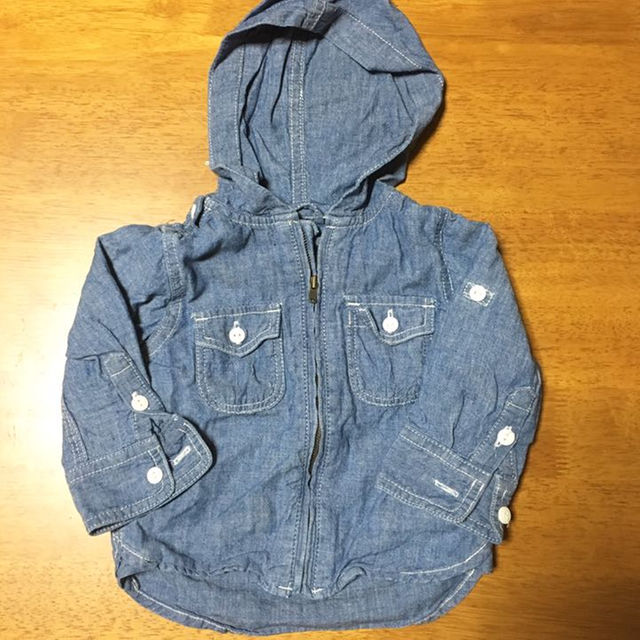 babyGAP(ベビーギャップ)のベビーギャップ☆フード付デニムシャツ 12-80month キッズ/ベビー/マタニティのベビー服(~85cm)(その他)の商品写真