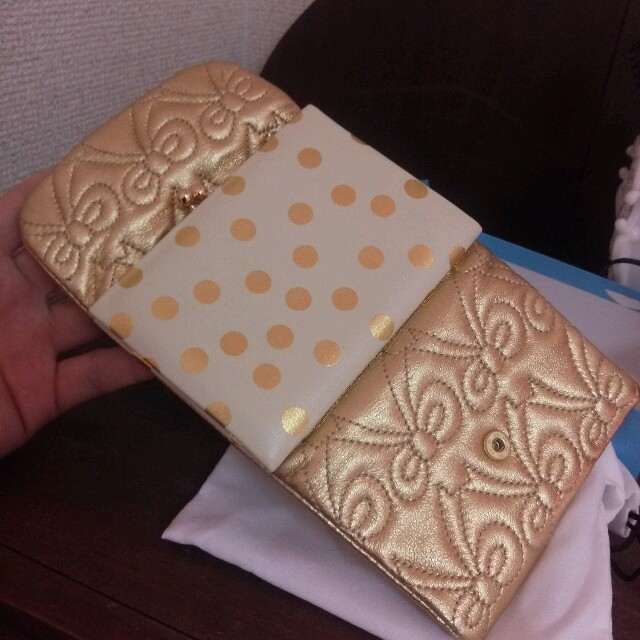 TSUMORI CHISATO(ツモリチサト)のゴールド    リボンドット財布 レディースのファッション小物(財布)の商品写真