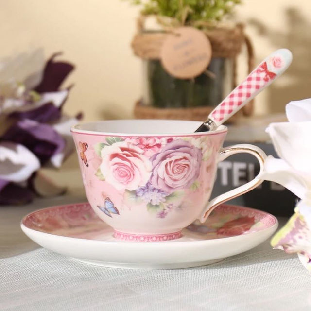 上品ティーカップ&ソーサー 4客セット 花柄.北欧.陶器.食器 上品ティーカップ&ソーサー 4客セット 花柄.北欧.陶器.食器