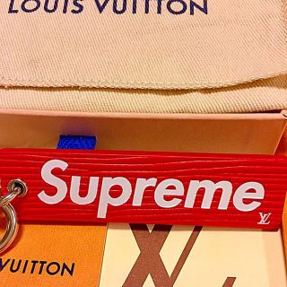 シュプリーム(Supreme)のsupreme LV  キーチャームホルダー  朱色(チャーム)