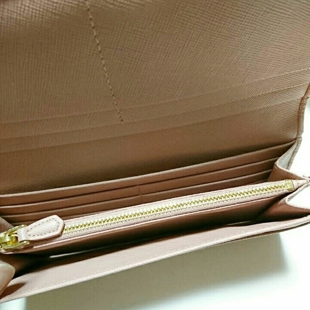 PRADA(プラダ)のPRADA  長財布  新品 サフィアーノ レディースのファッション小物(財布)の商品写真