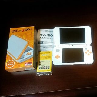 ニンテンドー3DS(ニンテンドー3DS)の美品 New2DS LL ホワイトxオレンジ メーカー保証あり 送料無料(家庭用ゲーム機本体)