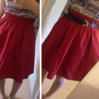 ティップトップ(tip top)のタグ付き新品赤フレアスカート(ひざ丈スカート)