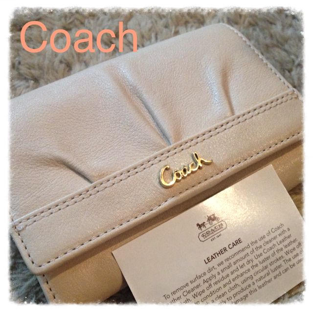 COACH(コーチ)の新品⭐️Coach コーチ レザー 財布 レディースのファッション小物(財布)の商品写真