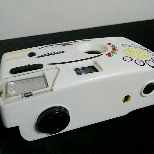 しろねこHOLGA 35mmフィルム トイカメラ スマホ/家電/カメラのカメラ(フィルムカメラ)の商品写真