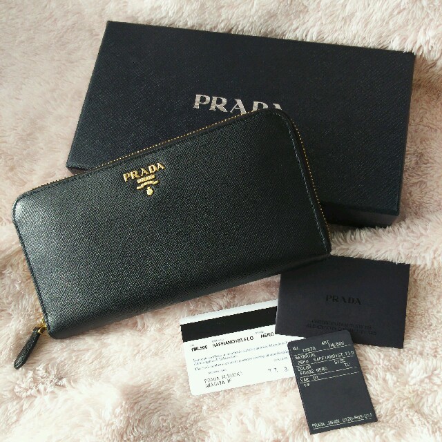 PRADA(プラダ)のプラダ 新作  極美品 花柄 サフィアーノ ラウンドファスナー レディースのファッション小物(財布)の商品写真