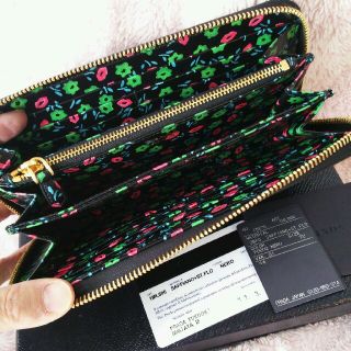 PRADA(花柄 ・ 財布)のフリマアイテム一覧 PRADA(花柄 ・ 財布)のフリマアイテム一覧