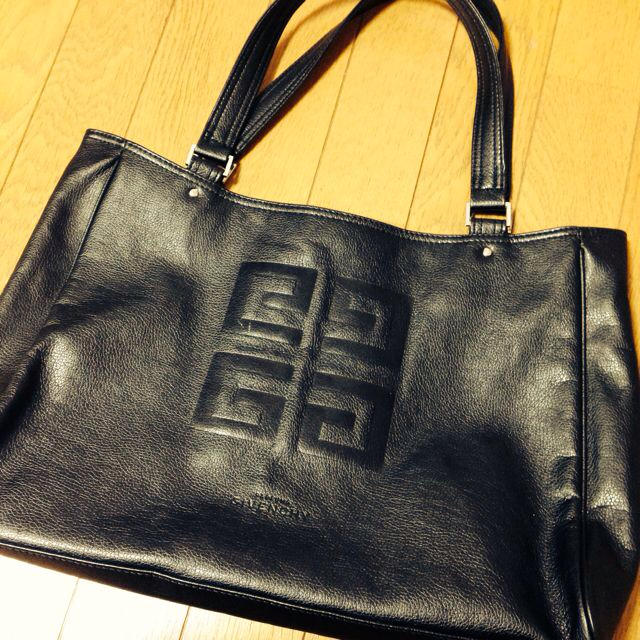 GIVENCHY(ジバンシィ)のGIVENCHY♡トートバッグ レディースのバッグ(トートバッグ)の商品写真