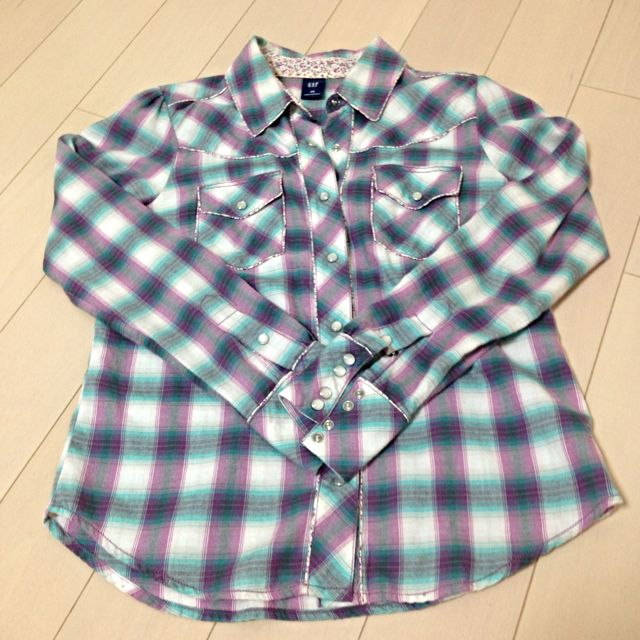 GAP(ギャップ)のGAPのシャツ レディースのトップス(シャツ/ブラウス(長袖/七分))の商品写真