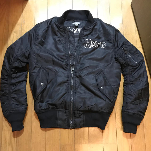 H&M - 即完売モデル H&M MISFITS ミスフィッツ MA-1 黒 ブラック H&M - 即完売モデル H&M MISFITS ミスフィッツ MA-1 黒 ブラック