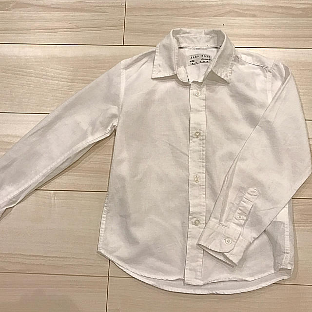 ZARA KIDS(ザラキッズ)のZARAの白シャツ キッズ/ベビー/マタニティのキッズ服男の子用(90cm~)(ブラウス)の商品写真