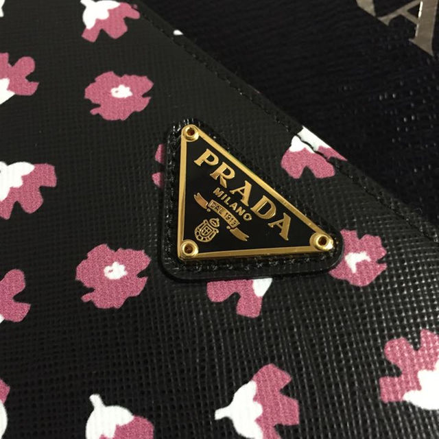 PRADA(プラダ)のプラダ 財布 ラウンドファスナー サフィアーノ 1M0506 レディースのファッション小物(財布)の商品写真