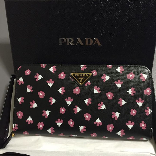 PRADA(プラダ)の定価89640円 新品 プラダ 財布 サフィアーノ レディースのファッション小物(財布)の商品写真