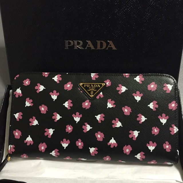 PRADA(プラダ)の定価89640円 新品 プラダ 財布 サフィアーノ 花柄 レディースのファッション小物(財布)の商品写真