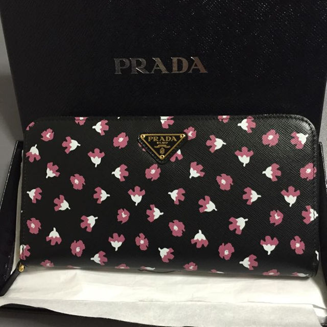 PRADA(プラダ)の定価89640円 新品 プラダ 長財布 サフィアーノ ピンク レディースのファッション小物(財布)の商品写真