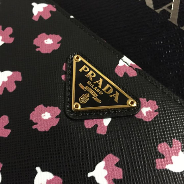 PRADA(プラダ)の定価89640円 新品 プラダ 長財布 サフィアーノ ピンク レディースのファッション小物(財布)の商品写真