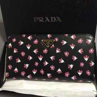PRADA(花柄 ・ 財布)のフリマアイテム一覧 PRADA(花柄 ・ 財布)のフリマアイテム一覧