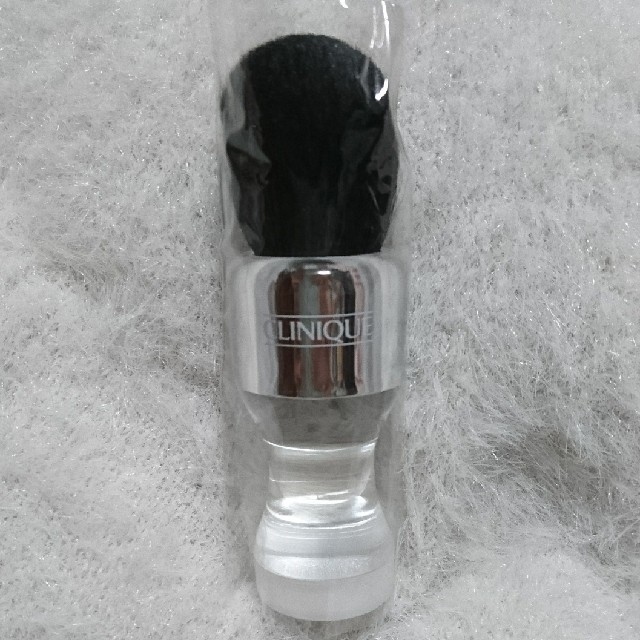 CLINIQUE(クリニーク)のCLINIQUE チークブラシ コスメ/美容のベースメイク/化粧品(チーク)の商品写真