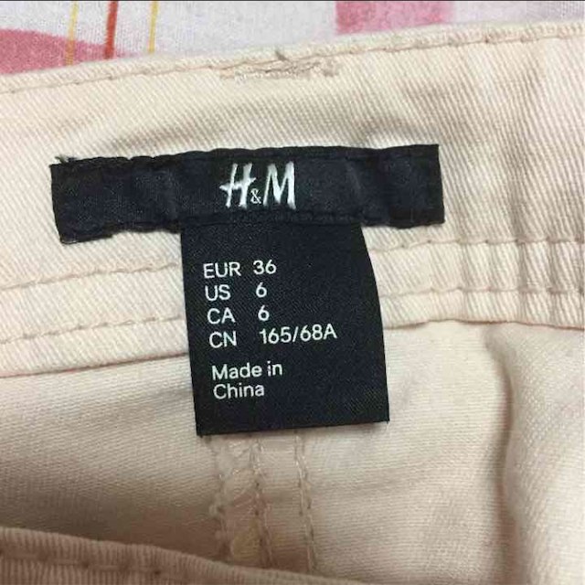 H&M(エイチアンドエム)の☆美品☆H&M　カラースキニーパンツ レディースのパンツ(チノパン)の商品写真