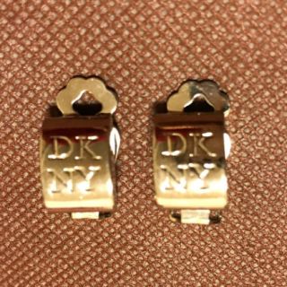 DNKY／ダナキャランニューヨーク　イヤリング　ゴールド　美品