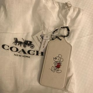 コーチ(COACH)の新品COACH ディズニーコラボ チャーム ホワイト(キーホルダー)