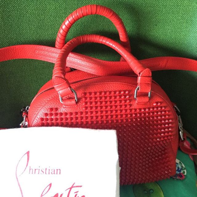 Christian Louboutin(クリスチャンルブタン)の正規品 ルブタン スタッズ バッグ レディースのバッグ(ハンドバッグ)の商品写真