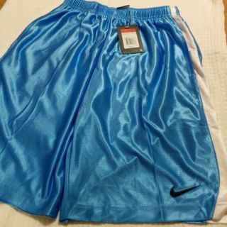 ナイキ(NIKE)の新品！ナイキ　ハーフサイズ　レディースL(その他)