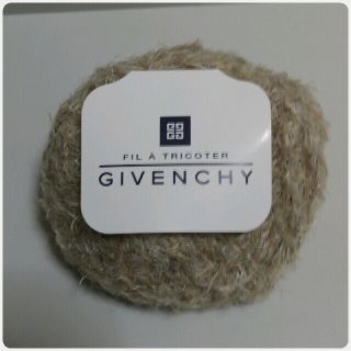 ジバンシィ(GIVENCHY)のジバンシー オランジュ モヘア入 ベージュ系 フワフワ毛糸 ジバンシィ 毛糸1玉(生地/糸)