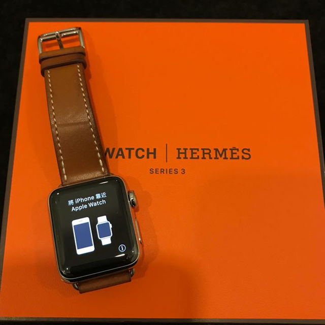 Hermes(エルメス)のAppleCare+加入済み アップルウォッチ エルメス 38mm レディースのファッション小物(腕時計)の商品写真