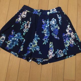 アルシーヴ(archives)のarchives アルシーヴ 花柄 ショートパンツ  美品(ショートパンツ)