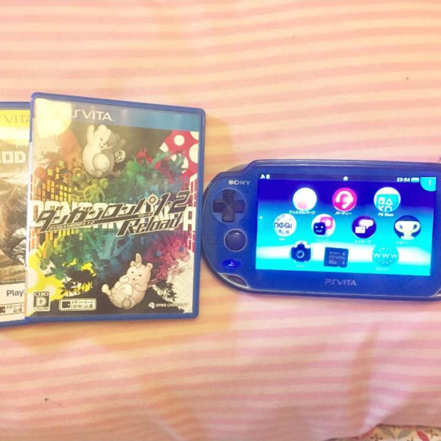 PlayStation Vita(プレイステーションヴィータ)のPSvita本体・ダンガンロンパ1.2リロード、V3 エンタメ/ホビーのゲームソフト/ゲーム機本体(携帯用ゲームソフト)の商品写真