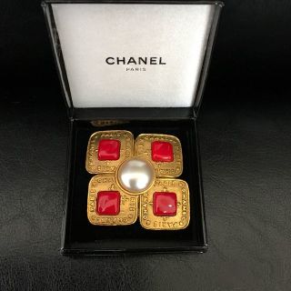 シャネル(CHANEL)のkb様専用 CHANEL 新品未使用品 ブローチ   石、フェイクパール付 (ブローチ/コサージュ)