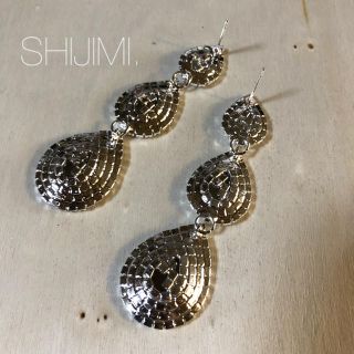 【Bridal†jewelry】上質 雫型 3連 ビジュー ラインストーンピアス