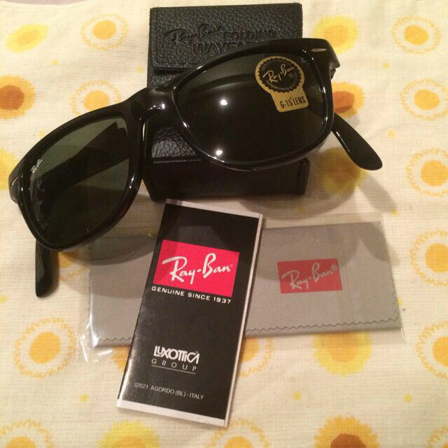 Ray-Ban(レイバン)の取置中Ray-Ban 折り畳みサングラス レディースのファッション小物(サングラス/メガネ)の商品写真