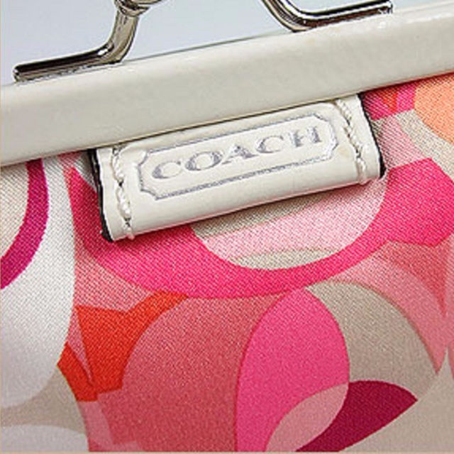 COACH(コーチ)のコーチ デイジーシグネチャー カレイドスコープ フレームドコインパース レディースのファッション小物(コインケース)の商品写真