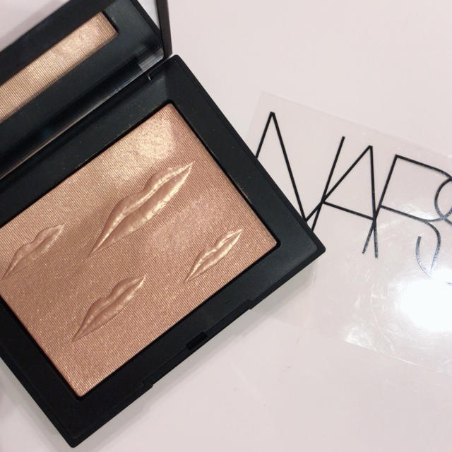 NARS(ナーズ)のNARS オーバーエクスポーズド  グローハイライター ［限定1種］ コスメ/美容のベースメイク/化粧品(フェイスカラー)の商品写真