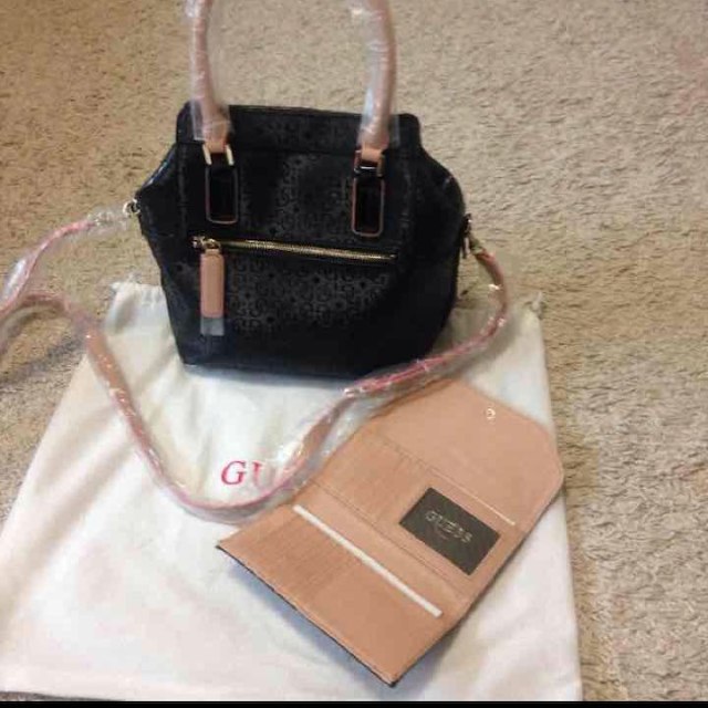 GUESS(ゲス)の新品GUESS バック&財布セット レディースのバッグ(ハンドバッグ)の商品写真