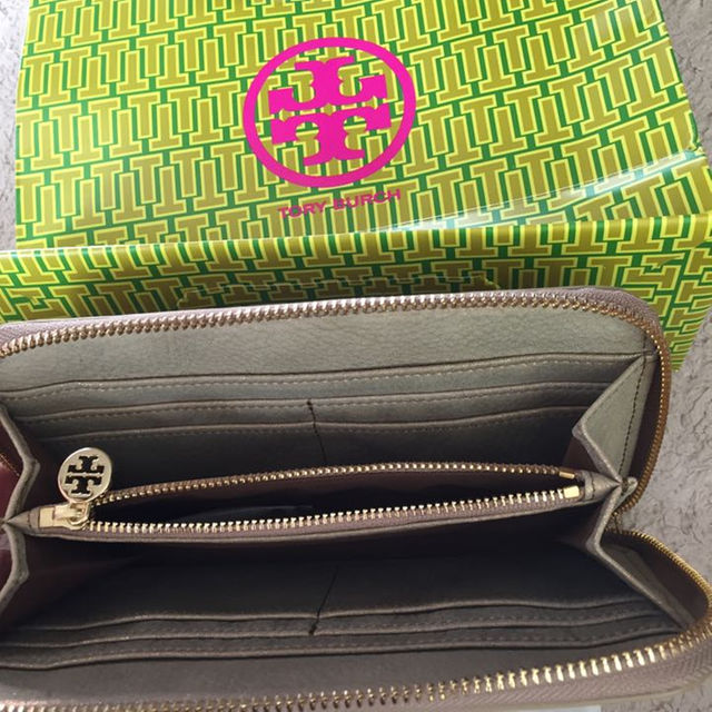 Tory Burch(トリーバーチ)の最終値下げ★新品トリーバーチ長財布★紙袋あり★ハワイ購入★ゴールド レディースのファッション小物(財布)の商品写真