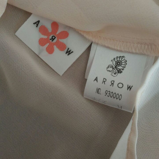 ARROW(アロー)のARROW  ピンクベージュのとろみブラウス　とろみシャツ レディースのトップス(その他)の商品写真