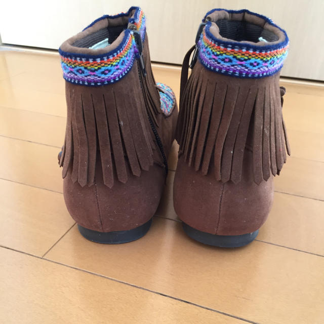 titicaca(チチカカ)の値下げしました！新品未使用！ミネトンカ風フリンジブーツ レディースの靴/シューズ(ブーツ)の商品写真