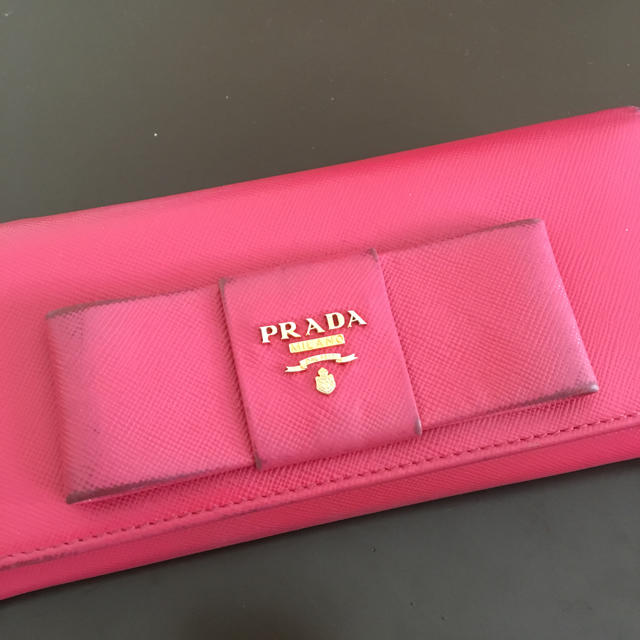 PRADA(プラダ)のPRADA 長財布 使用感あり レディースのファッション小物(財布)の商品写真