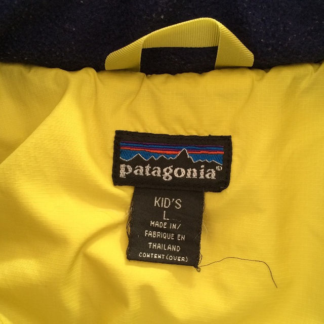 patagonia(パタゴニア)のパタゴニア ダウン キッズL ブルー キッズ/ベビー/マタニティのキッズ服男の子用(90cm~)(ジャケット/上着)の商品写真
