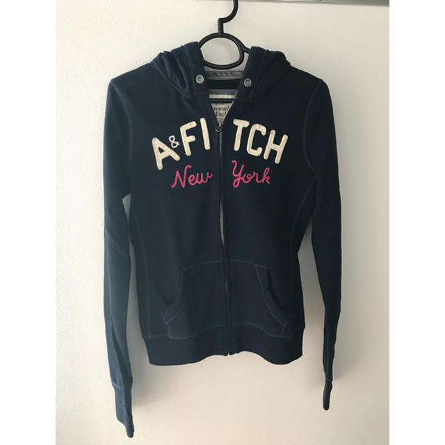 Abercrombie&Fitch(アバクロンビーアンドフィッチ)のレディース アバクロ パーカー ネイビー レディースのトップス(パーカー)の商品写真