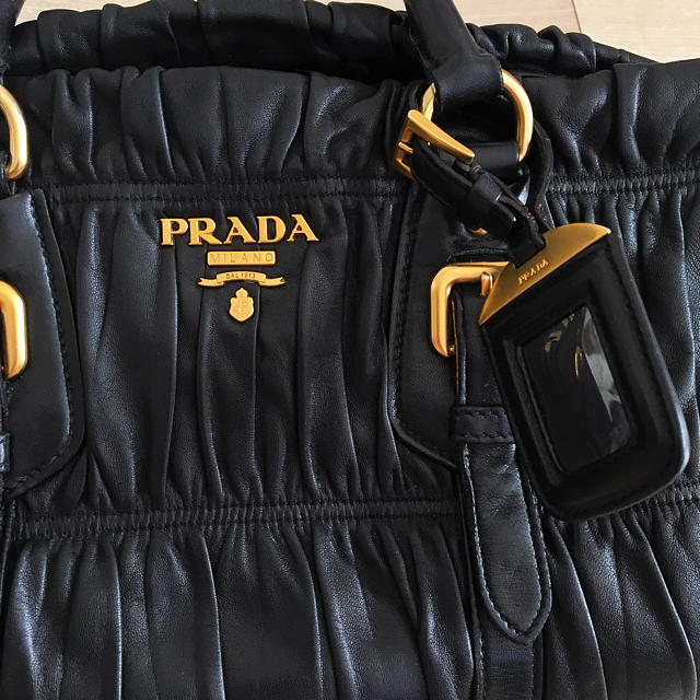 PRADA レザーバッグ