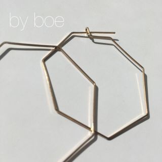 バイボー(by boe)の【by boe バイボー】七角形 フープピアス（ラージ）(ピアス)