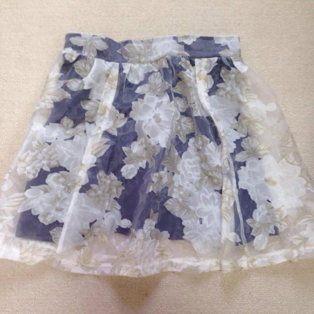 MAJESTIC LEGON(マジェスティックレゴン)のオーガンジー花柄スカート♡ レディースのスカート(ミニスカート)の商品写真