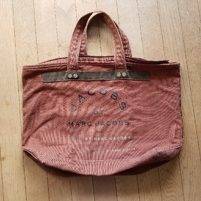 MARC BY MARC JACOBS(マークバイマークジェイコブス)の再値下げ　MARC BY MARC JACOBS　キャンバストート　茶色　大 レディースのバッグ(トートバッグ)の商品写真