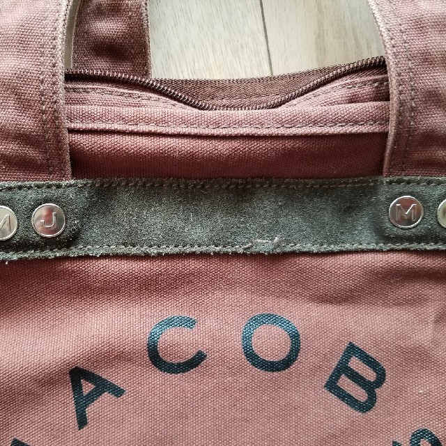 MARC BY MARC JACOBS(マークバイマークジェイコブス)の再値下げ　MARC BY MARC JACOBS　キャンバストート　茶色　大 レディースのバッグ(トートバッグ)の商品写真