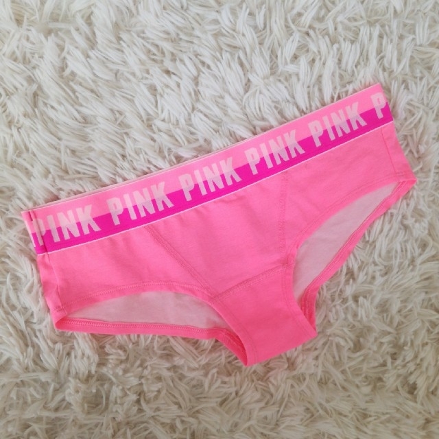 Victoria's Secret(ヴィクトリアズシークレット)の新品　Victoria's Secret カップ付きブラレット & ショーツ レディースの下着/アンダーウェア(ブラ&ショーツセット)の商品写真